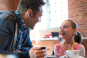 'Bose' تطلق سماعة أذن لاسلكية تمنع الضجيج وتسمح بسماع الكلام