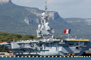 عودة حاملة الطائرات الفرنسية شارل ديغول الى فرنسا