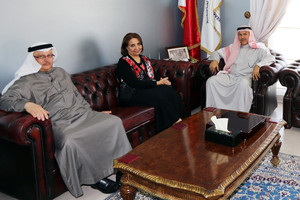 محافظ العاصمة يطلّع على مشروع اللجنة الأولمبية الخاص بالمرأة البحرينية