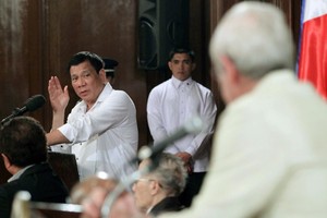 الرئيس الفيليبيني يؤكد انه قتل شخصياً ليعطي الشرطة المثال