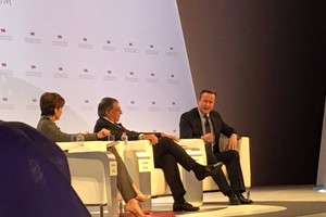 كاميرون: عدم إنتاج حكومات تمثل كل الشعب سيؤدي لمزيدٍ من الغضب