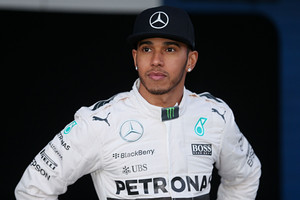 هاميلتون: يجب استشارتي بشأن زميلي المقبل
