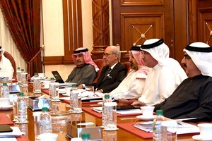 'التنسيقية' تناقش ضوابط تسجيل السفن الأجنبية ومقترح بتنظيم عمل مركبات الأجرة