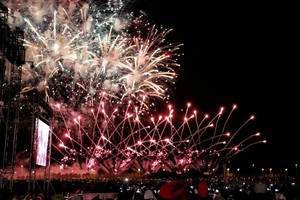 بالصور... الألعاب النارية في حلبة البحرين ضمن احتفالات العيد الوطني