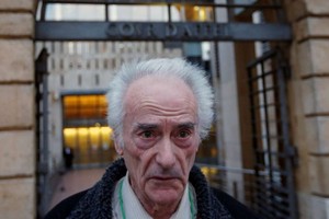 السجن عامين مع وقف التنفيذ بحق كهربائي بيكاسو لإخفائه لوحاته في مرآب