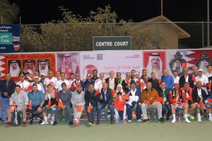 أعضاء نادي البحرين للتنس يحتفلون بالعيد الوطني