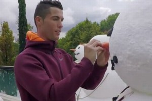 بالفيديو... رونالدو يحرز هدف رائع من ركلة حرة قهرت 'رجل الثلج'