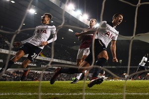 بالفيديو... توتنهام يقلب تأخره لانتصار على بيرنلي في الدوري الانجليزي