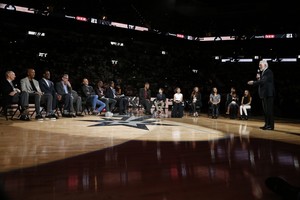 بالفيديو... سان انطونيو يكرم دنكان في الدوري الاميركي للمحترفين