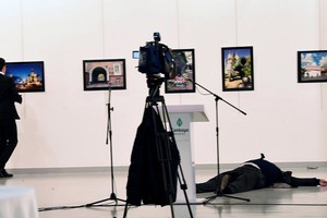 قاتل السفير الروسي استخدم 'بطاقة الشرطة' للدخول إلى المعرض في أنقرة