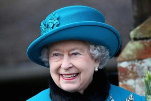 ملكة بريطانيا تتخلى عن رعاية عدد من النوادي والجمعيات الخيرية