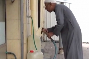 ﻿مواطنون يلجأون للقرى المجاورة بعد تعطل محلات بيع المياه العذبة في الدراز