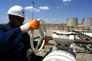 النفط يرتفع بفعل توقعات بانخفاض المخزونات الأميركية