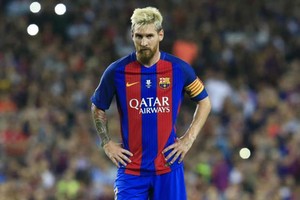 رئيس رابطة الليغا يطلب من ميسي تجديد عقده مع برشلونة