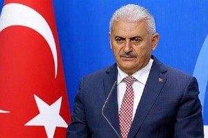 تركيا توقف عن العمل نحو ألفي موظف للاشتباه بصلتهم بغولن