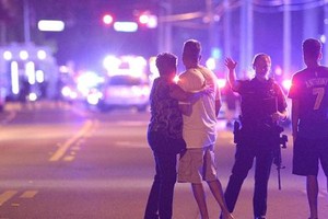 ضحايا ملهى أورلاندو يقاضون 'تويتر' و'غوغل' و'فيسبوك'