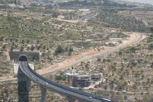 إسرائيل تسلم جثامين تسعة قتلى فلسطينيين محتجزة لديها من الضفة الغربية