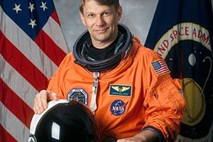 وفاة رائد الفضاء وعالم المناخ بيرز سيلرز عن 61 عاما