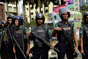 انتحارية تفجر نفسها خلال عملية للشرطة في دكا