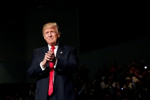 ترامب يشيد بانتقادات بوتين الأخيرة لكلينتون