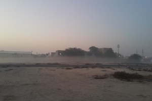 بالفيديو والصور...الضباب يغطي بعض المناطق المفتوحة والمرور تهيب بالسواق أخذ الحيطة والحذر 