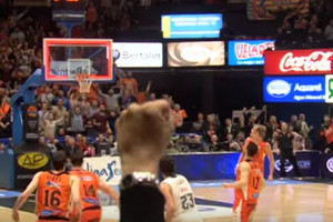 بالفيديو... سلة ريال مدريد تحقق فوزا خرافيا في أخر ثواني المباراة على طريقة راموس