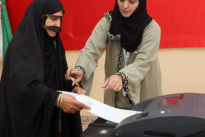 بالصور... 7 نساء يفزن بالانتخابات البلدية بسلطنة عُمان