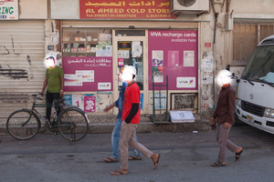 بالصور... أهالي بني جمرة يشكون ظاهرة سكن العزاب الآسيويين بالقرية ويطالبون بالحل