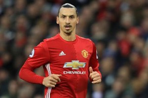 مورينهو واثق من بقاء ابراهيموفيتش موسما اضافيا مع يونايتد