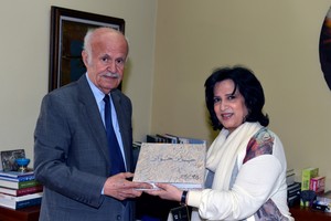 الشيخة ميّ تستقبل الفنان عبدالله الخان وتؤكد أهمية تطوير جزر حوار