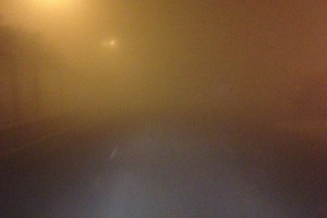 'المرور' تهيب بمستخدمي الطريق أخذ الحيطة نظراً لموجة الضباب