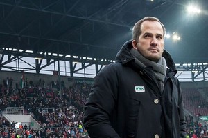 أوجسبورج يعين باوم مدربا بعقد طويل الأمد