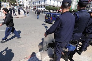 سرقت مجوهرات لقضاء عطلة.. ولتتبرع لمسجد