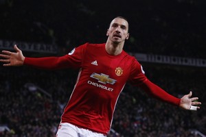 ابراهيموفيتش الساعي لرقم قياسي يؤمن بقدرة يونايتد على الفوز بالدوري