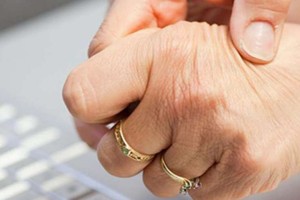 النساء أكثر تعرضاً لالتهاب المفاصل