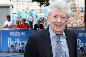 وفاة ألان وليامز أول مدير لفرقة البيتلز 