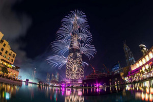 بالفيديو... دبي تبدأ الاحتفالات باستقبال العام 2017 من برج خليفة