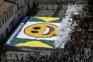 بالصور: بالونات 2016 تغطي سماء البرازيل احتفالا بالعام الجديد 2017