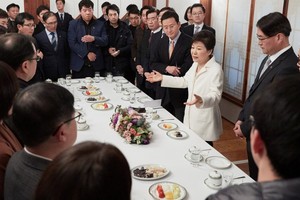 رئيسة كوريا الجنوبية تنفي جميع الاتهامات ضدها