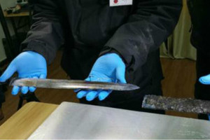 العثور على سيف عمره 2300 عام في وسط الصين 