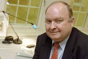 وفاة الدنمركي هنينغ كريستوفرسن أحد مهندسي عملة اليورو 