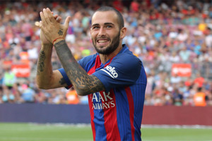 معضلة أليكس فيدال تؤرق برشلونة مع بداية موسم الانتقالات الشتوية