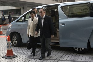 البدء في محاكمة رئيس هونج كونج السابق باتهامات فساد