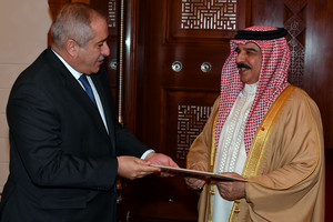 العاهل يتسلم رسالة خطية من العاهل الأردني لحضور مؤتمر القمة العربية الذي يستضيفه الأردن     