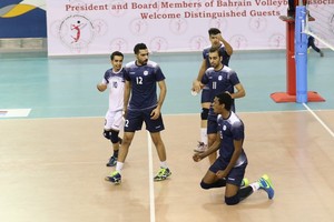 بالفيديو والصور... النجمة ينتزع فوز مثير من الأهلي في دوري الطائرة