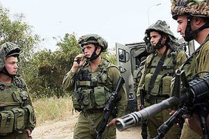 قوات إسرائيلية تعتقل 5 فلسطينيين من الضفة الغربية