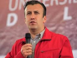 مادورو يعين نائبا جديدا للرئيس سيخلفه في حال اقيل من السلطة