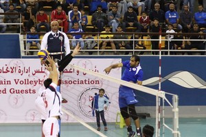 بالفيديو والصور... المحرق يسقط النصر ويحقق فوزه الأول في دوري الطائرة