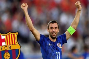برشلونة يستعد للتوقيع مع لاعب جديد لمركز الظهير الأيمن