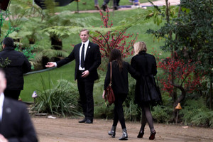 بالصور... نجوم من هوليوود يشاركون في مراسم تكريم ديبي رينولدز وكاري فيشر